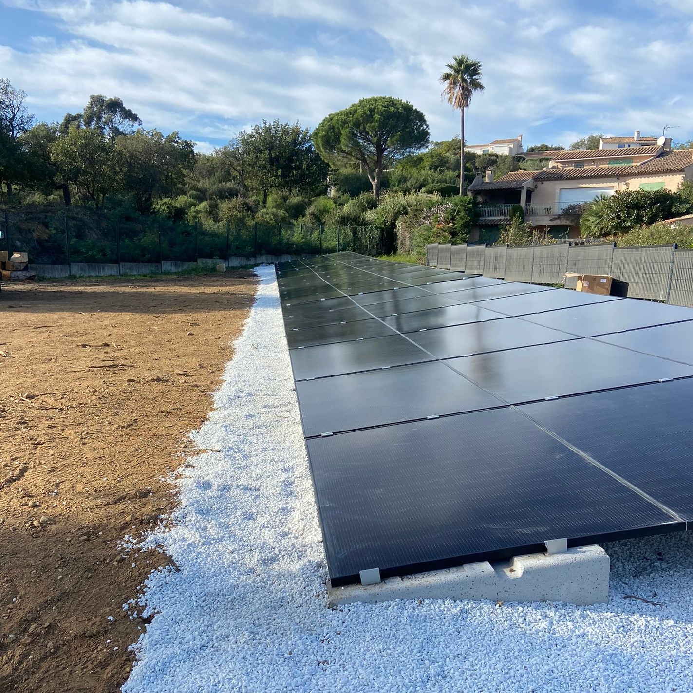 Installation solaire au sol 24 kWc Grimaud - structure Sunballast